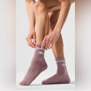 Alo Unisex Half-Crew Throwback Sock (Medium) – Smoky Quartz, NWT, Ret $34